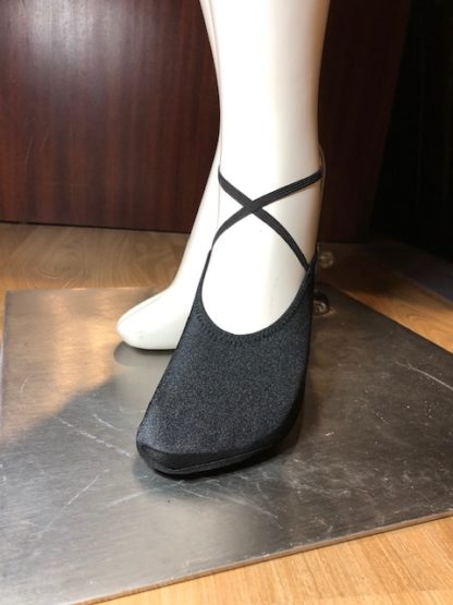 T153 - Booties (pair)